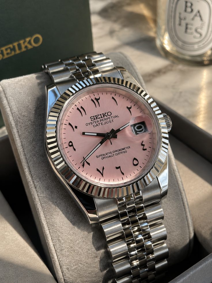 Datejust cadran rose à chiffres arabes